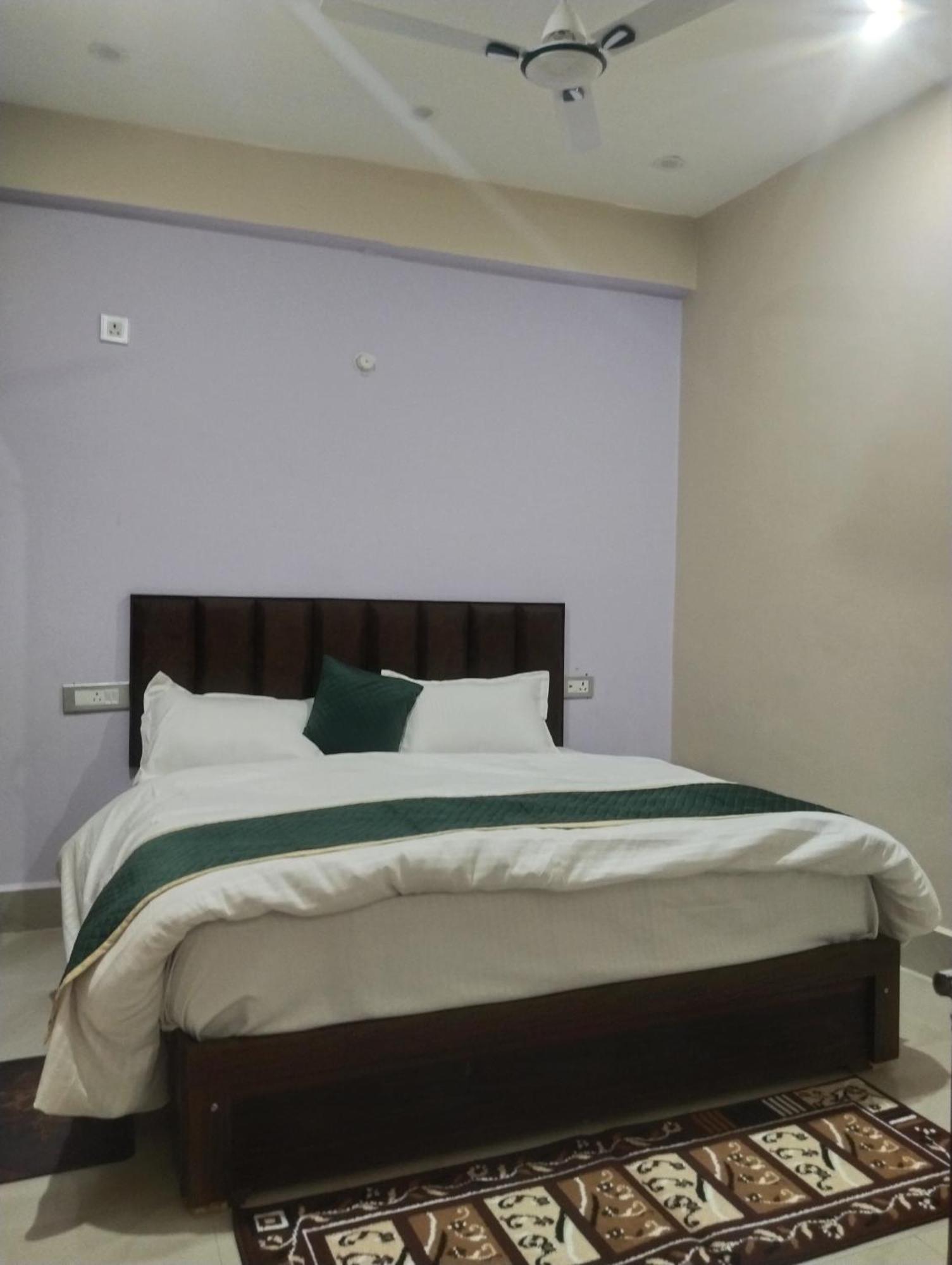 فندق Dixit Residency Vrindāvan المظهر الخارجي الصورة