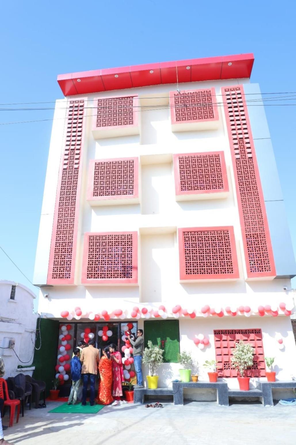 فندق Dixit Residency Vrindāvan المظهر الخارجي الصورة