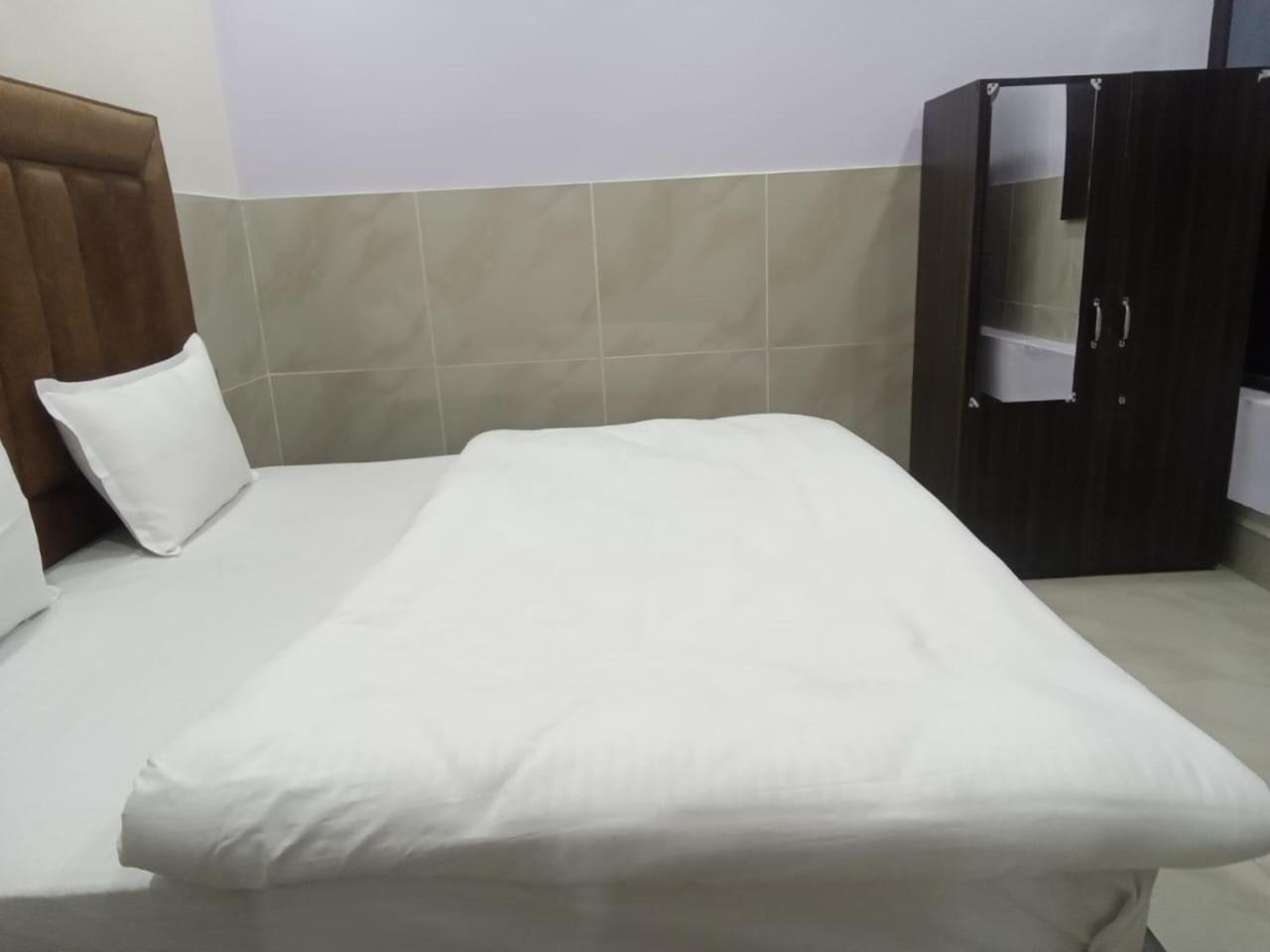 فندق Dixit Residency Vrindāvan المظهر الخارجي الصورة