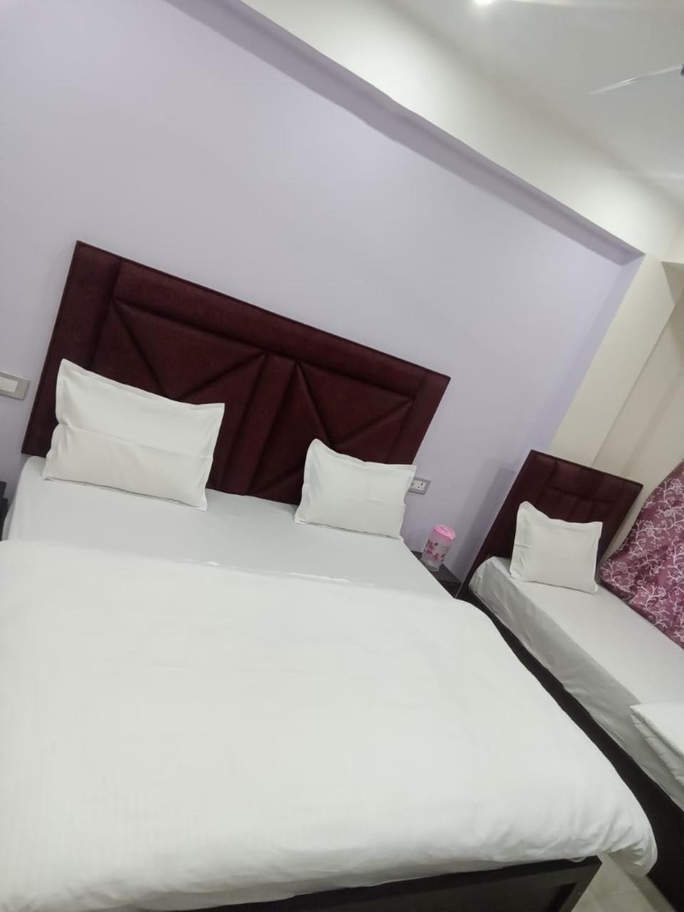 فندق Dixit Residency Vrindāvan المظهر الخارجي الصورة